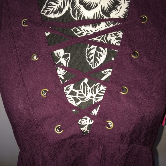 Sleeveless top in Plum - Picture 2 of 6